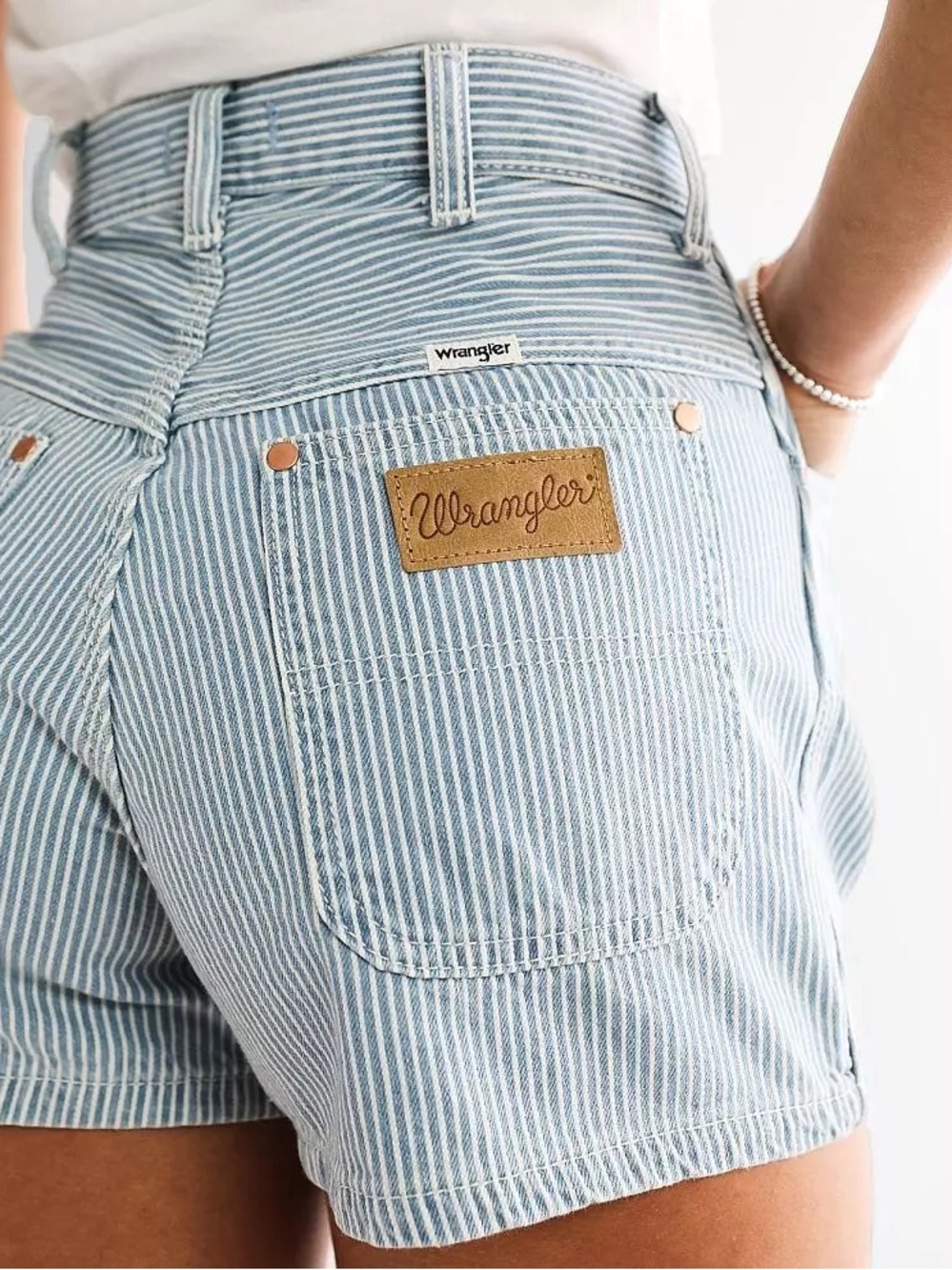 Wrangler Women’s Blue & White Striped Hick Horay Denim Carpenter Shorts Size 26 - Picture 4 of 11